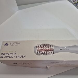 SUTRA Bombshell Infrared Blowout Brush - Silver